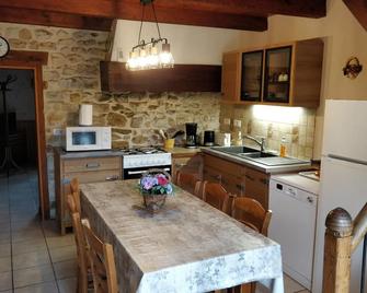 House 2 bedrooms 5 persons 1 bathroom 65 m2 35 km Aix Les Bains - Artemare - Cocina