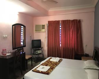 Indraprastham Tourist Home - Kottayam - Bedroom