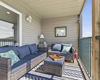 Lakeside Paradise 2Bd w/ Pool, Playground and More - Camdenton - Balcony
