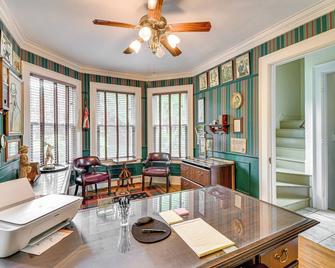 Geneva Vacation Rental w/ Vineyard & Lake Views! - Geneva - Dining room