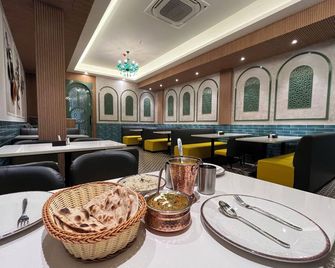 Esquire Hotel Mumbai - Bombay - Restaurante