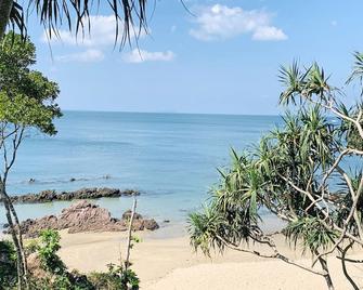 Horizon Beach Resort Koh Jum - Koh Jum - Beach