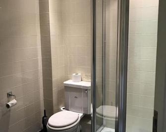 The Crown Inn - Bodmin - Koupelna