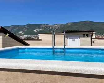 Manopolis Guest House - Gelendzhik - Pool