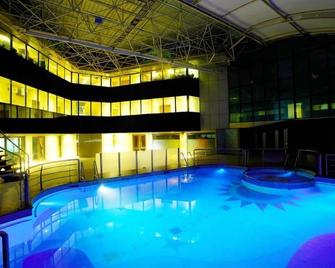 Summer Plaza Resort - Panchgani - Piscina