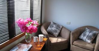 Hi George Bed & Breakfast - Launceston - Living room