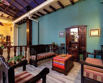 Hotel Majestic 1 Centro histórico Cuenca - Cuenca - Living room