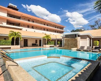 Court Meridian Hotel & Suites - Subic Bay Freeport Zone - Pool