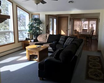 Lakeside House in Adirondacks near Lake George - Bolton Landing - Sala de estar