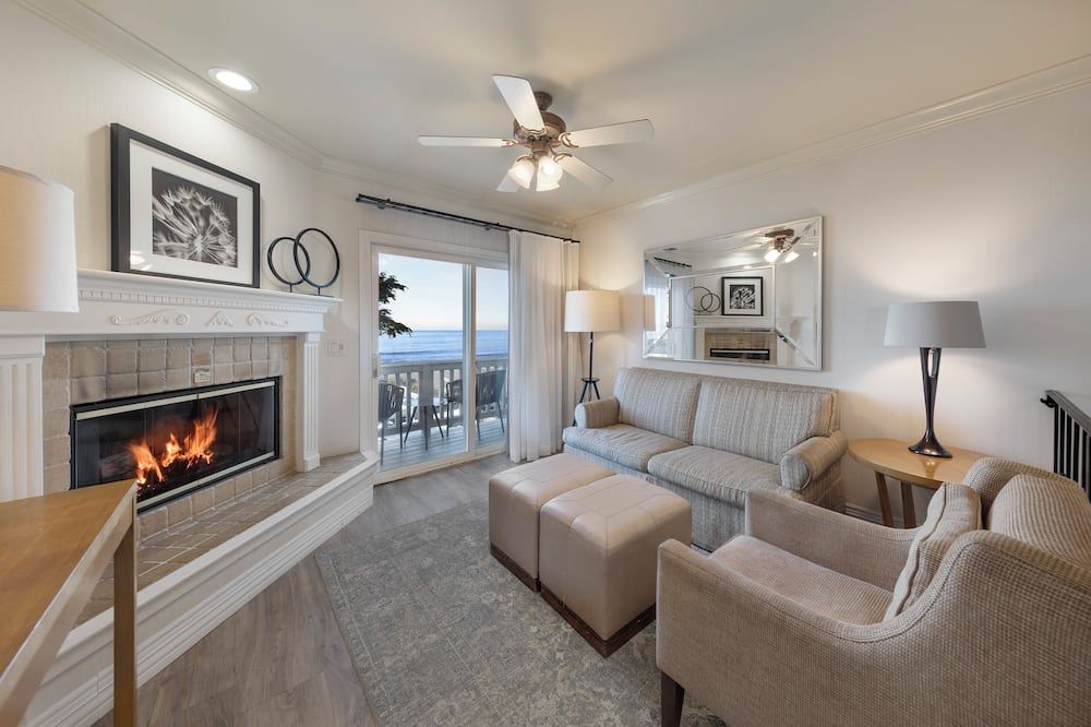 Pelican Inn & Suites