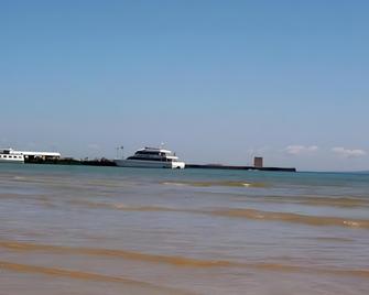 Waterfront Inn Mackinaw City - Mackinaw City - Bedroom