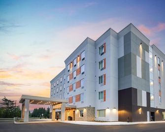 Best Western Plus Kawartha Lakes Hotel & Suites - Lindsay - Будівля