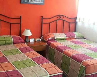 Hotel Casa Flores De Tikal - Santa Elena - Bedroom