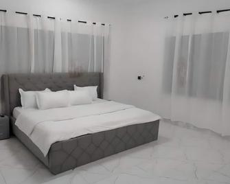 Sleepeaze Hotel - Afienya - Habitación