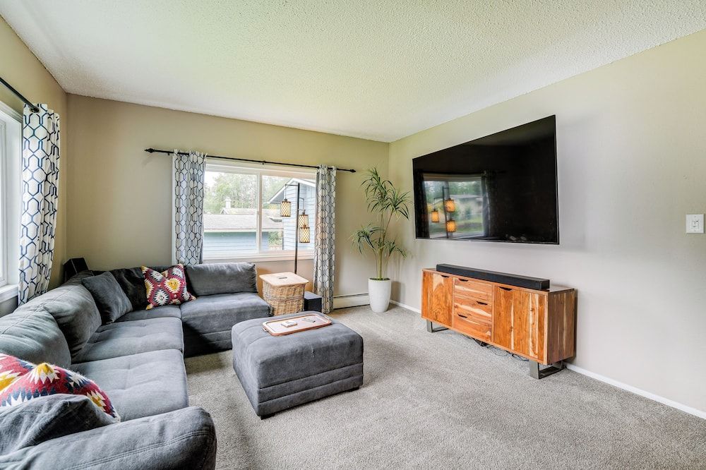 Anchorage Home ~ 7 Mi to Chugach State Park! - Anchorage - Sala de estar
