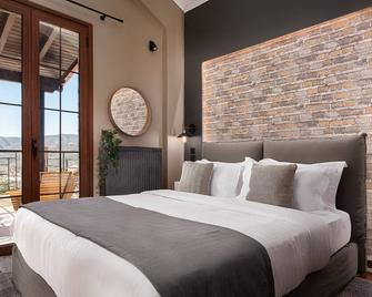 Tilemachos by GM Luxury Suites Kalavryta - Kalavryta - Bedroom