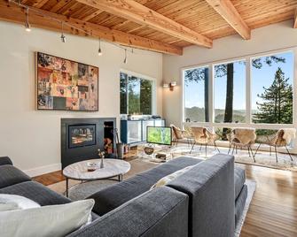 Magic Madrone - Views Hot tub Forests and River - Cazadero - Sala de estar