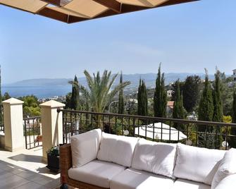 Stunning sea and mountain views from luxury detached villa with private pool - Neo Chorio - Balcón