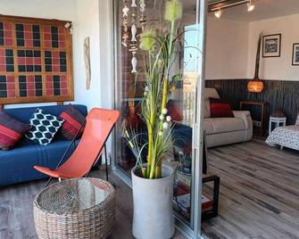 Bright apartment, full comfort, sea and mountain view, beach 10 min - Banyuls-sur-Mer - Salon