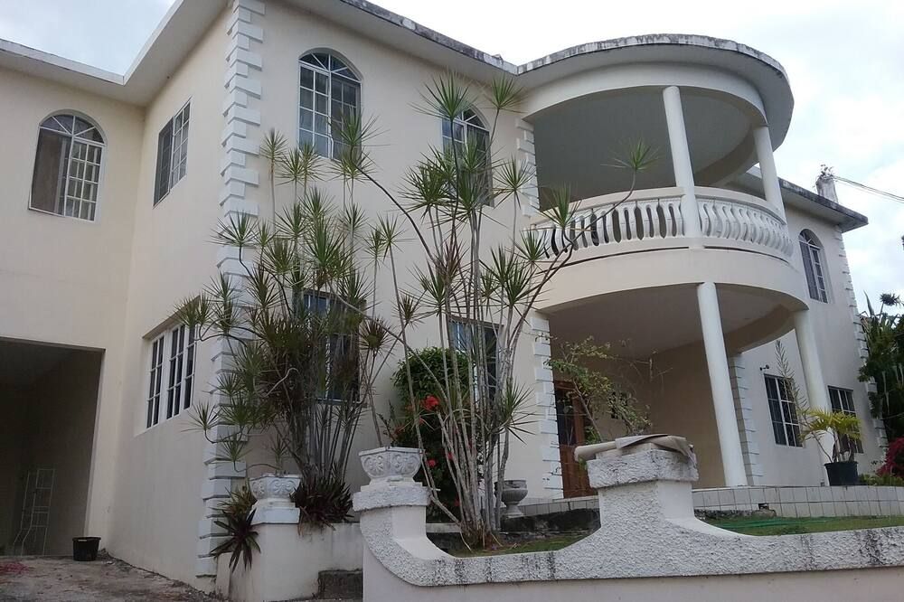 15 mins to airport. Entire 1st floor 2 bedrooms, 2 bathrooms Sleeps 4.No sharing - Bahía Montego - Edificio