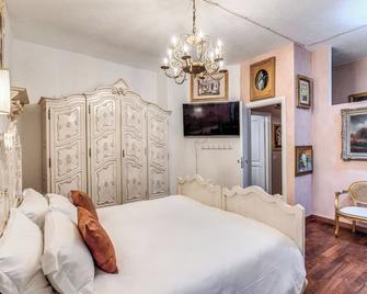 Villa della Fonte - Rome - Bedroom
