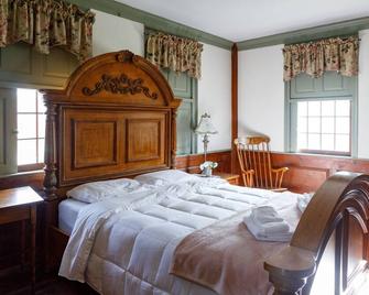 Beautiful Colonial Farm House on a working horse farm! - Temple - Habitación