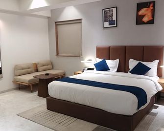 Lords Studio Inn, Jamnagar - Jamnagar - Bedroom