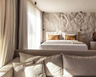 Solus Suites - Αδάμας