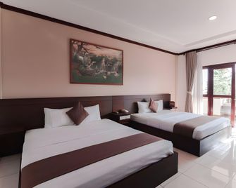 Surya Kencana Seaside Hotel - Pangandaran - Schlafzimmer