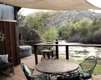 Sequoia River Cabin ~ Romantic Rustic Retreat on Kaweah River ~ Close to Sequoia - Three Rivers - Balcony