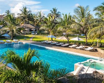 Ocean Beach Resort & Spa - Malindi - Piscina