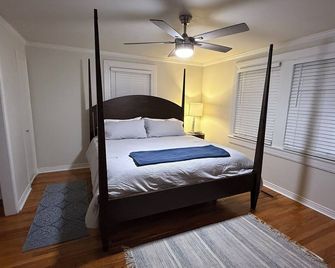 The Cozy Getaway - Dothan - Bedroom