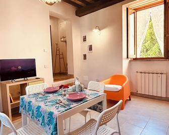 Casa in Umbria - nella Valle del Menotre vicino Rasiglia, Foligno, Assisi,Perugia - Foligno - Sala pranzo