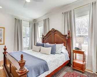Historic Charnwood Guest House- 1 Mile to Downtown - Tyler - Bedroom