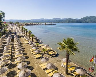 Yucelen Hotel - Akyaka - Beach