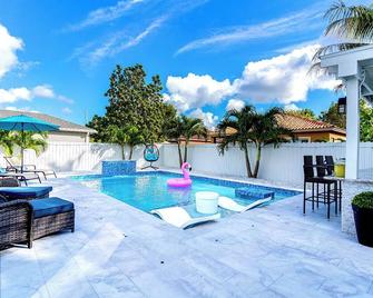 Lux Backyard/Heated Pool/Everglades/Speedway/Keys! - Homestead - Pool