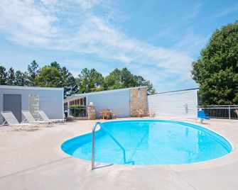 Knights Inn Augusta - Augusta - Pool