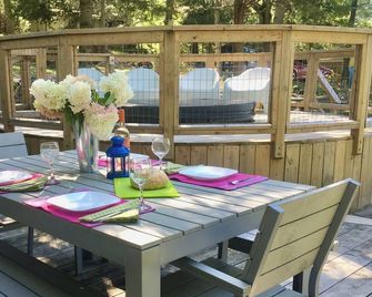 Waterfront Luxury 4-Bedroom Home with Private Hot Tub & Free Dockage - Lansdowne - Patio