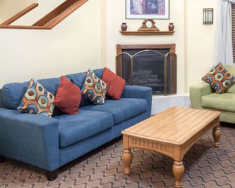 Baymont by Wyndham Fort Wayne - Fort Wayne - Sala de estar