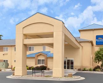 Baymont by Wyndham Fort Wayne - Fort Wayne - Building