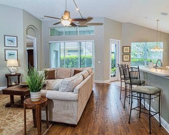 You're On Island Time in this 4 BR in Quiet Neighb - St Johns - Living room