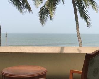 Marmara Beach House - Kannur - Balcón