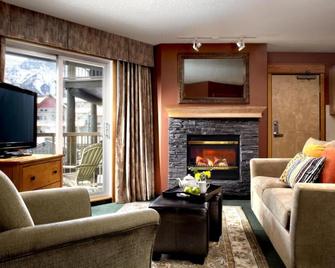 WindTower Lodge And Suites - Canmore - Living room