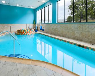 Holiday Inn Express & Suites Fort Worth Downtown By IHG - Fort Worth - Pool