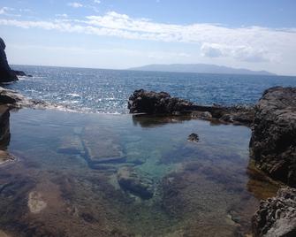 Porto Santo Stefano: Apartment with private access to the sea on the cliff - Porto Santo Stefano - Pool