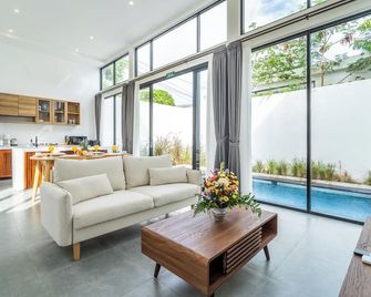 Light Way Villa in Canggu - North Kuta - Living room