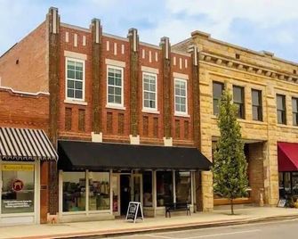 Oasis on the Square - Winchester - Building
