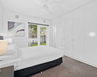 Refined 1-Bed Apartment with Garden Access - Melbourne - Habitació