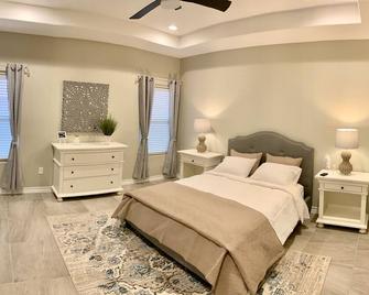 Modern and Stylish newly constructed 3 bedroom 2 bath 2 car garage house - Laredo - Bedroom