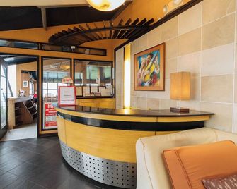 RedDoorz Plus @ The Ridge Tagaytay - Tagaytay